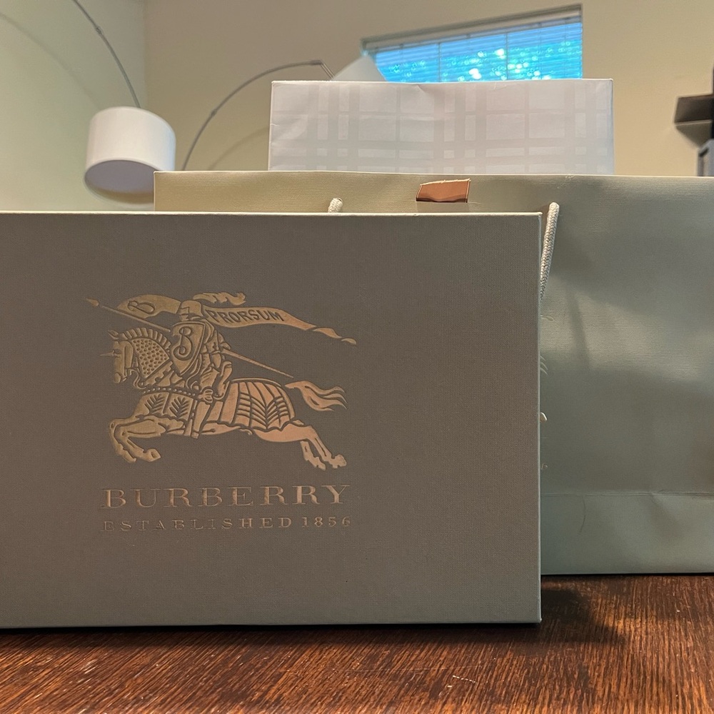 Burberry Gray and Cream Gift Set